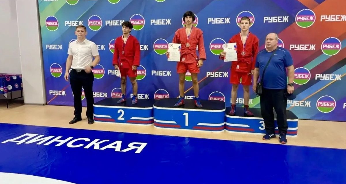 Арсений Круть выиграл золото первенства ЮФО по боевому самбо в категории до 53 кг