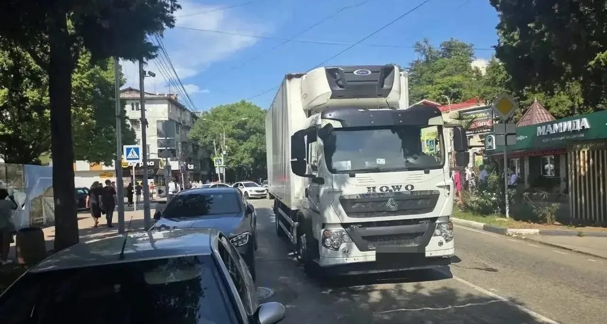 В Лазаревском 62-летняя женщина погибла в ДТП с рефрижератором на пешеходном переходе