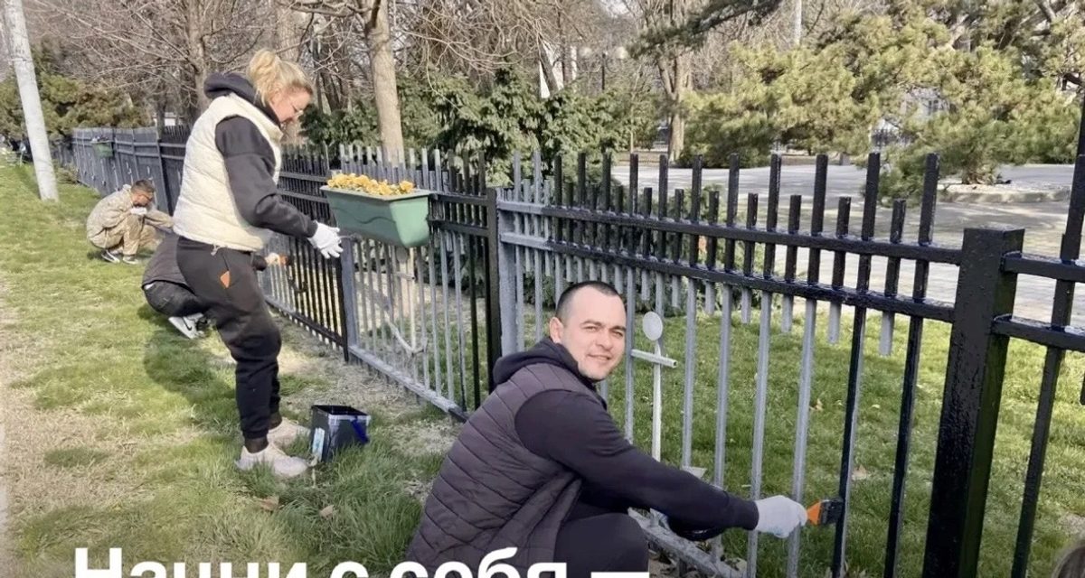Жителей Новороссийска зовут привести в порядок лавочки, парки и улицы перед Днём города