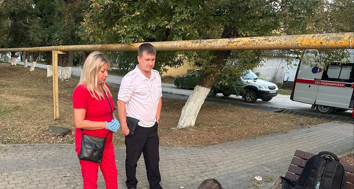 Охранника в состоянии опьянения нашли на детской площадке в Верхнебаканском округе