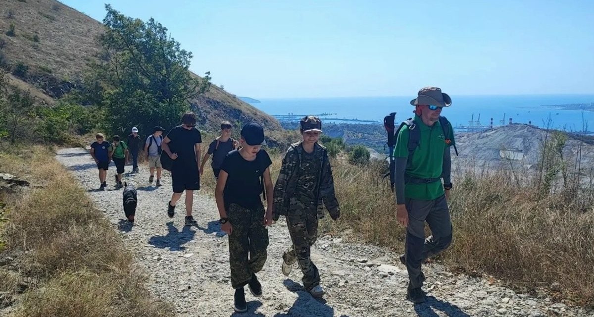 Кадеты школы №16 прошли около 16 км к Неберджаевскому водохранилищу и поддерживали друг друга