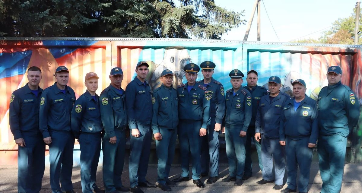 Глава Павловского района поблагодарил пожарных, которые до рассвета тушили нефтебазу под угрозой повторных атак