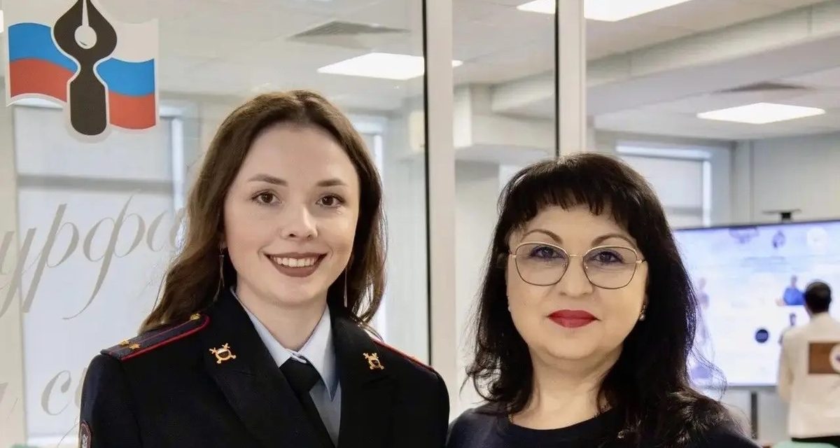 Сотрудница краснодарской полиции поблагодарила преподавательницу КубГУ перед Днём учителя
