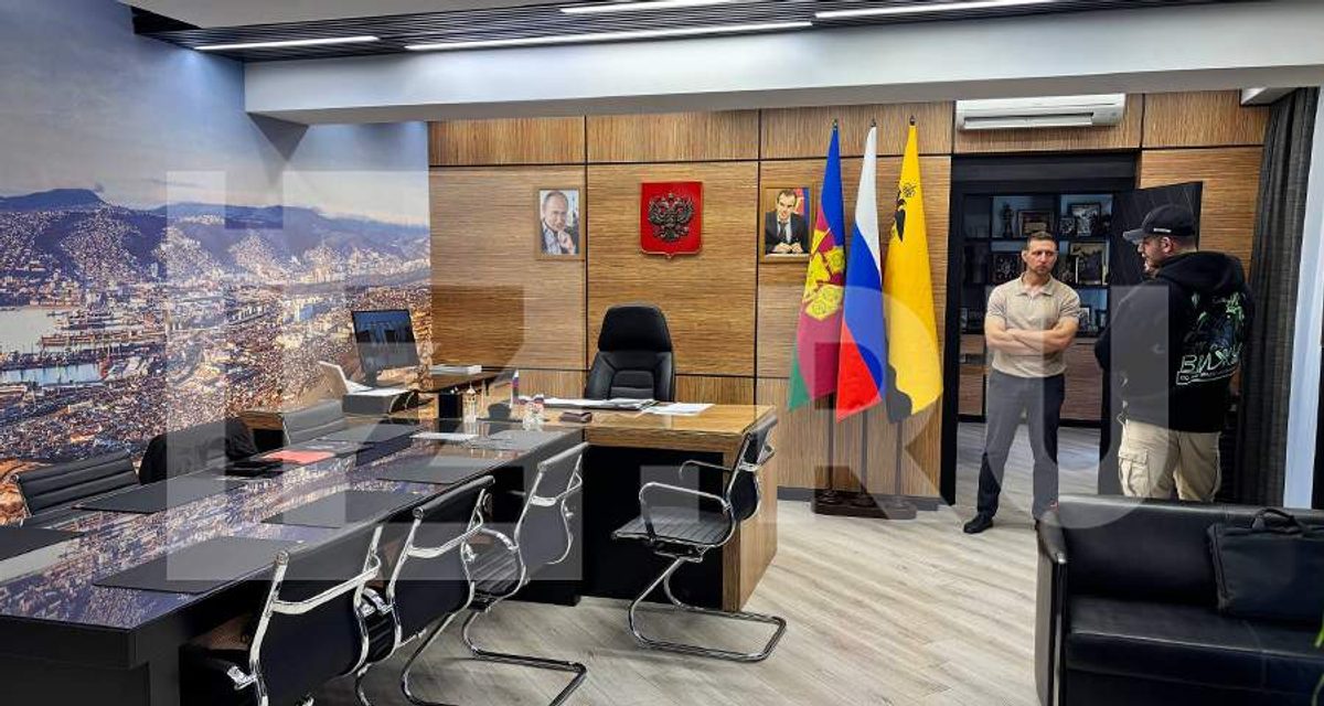 В кабинете мэра Новороссийска проходят обыски и изымают документы